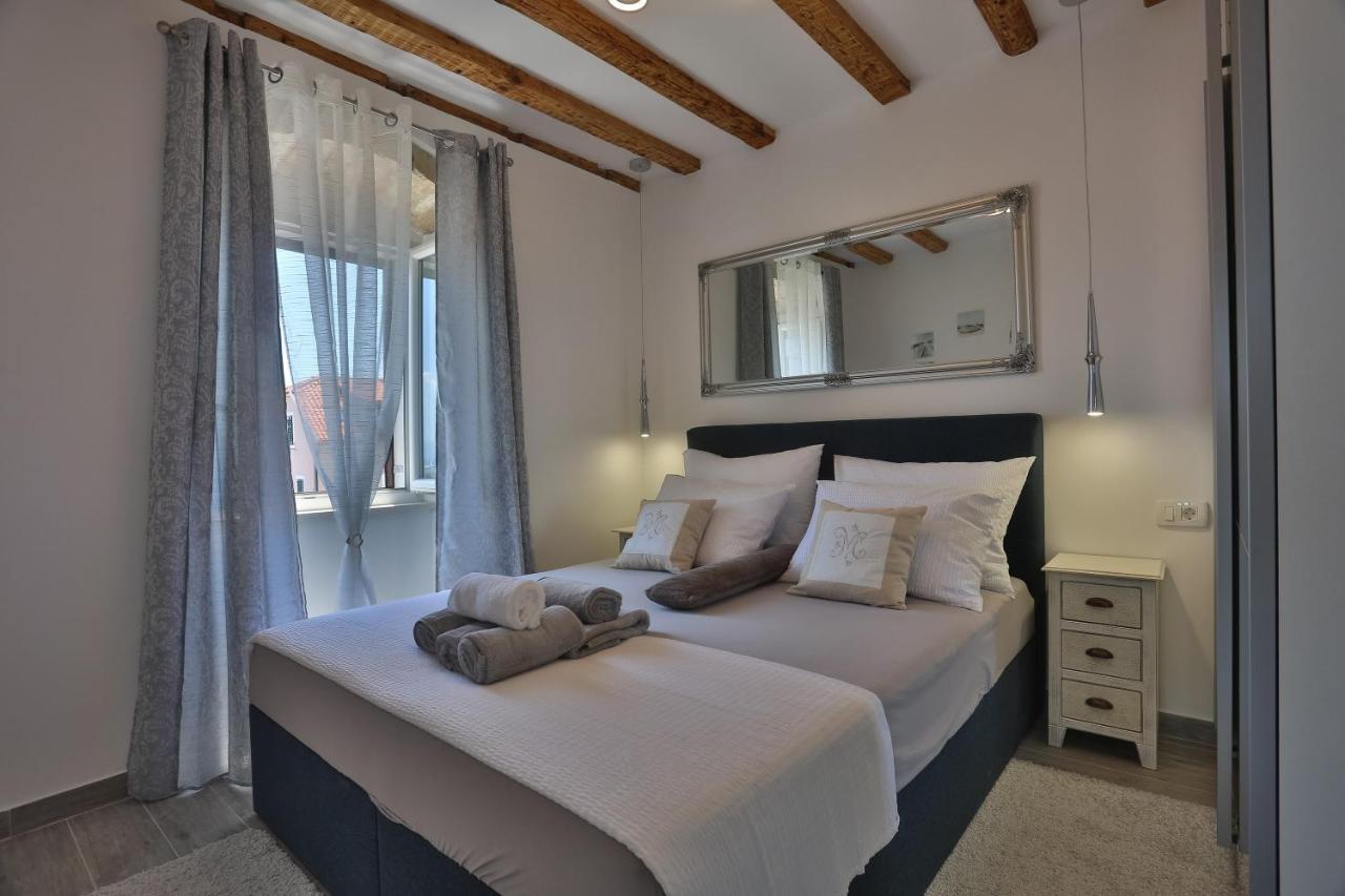 Apartments Angela With Old Town View Split Exterior foto